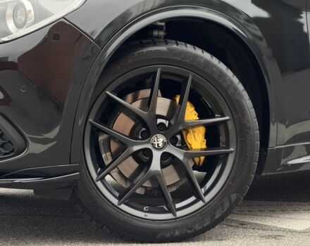 Черный Альфа stelvio, объемом двигателя 2 л и пробегом 82 тыс. км за 26350 $, фото 11 на Automoto.ua