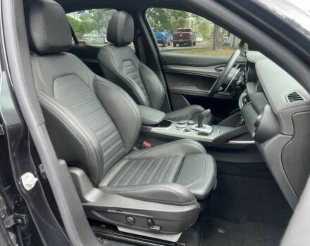 Черный Альфа stelvio, объемом двигателя 2 л и пробегом 11 тыс. км за 20500 $, фото 6 на Automoto.ua