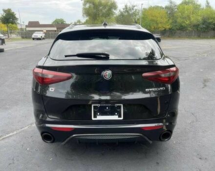 Черный Альфа stelvio, объемом двигателя 2 л и пробегом 11 тыс. км за 20500 $, фото 3 на Automoto.ua