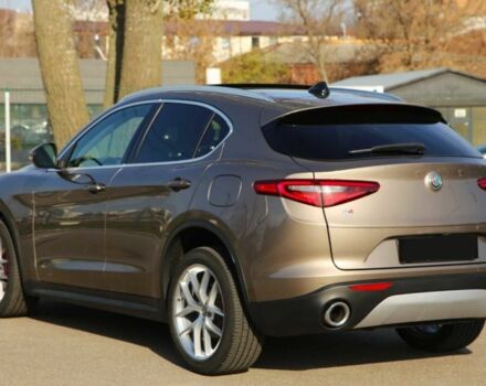 Коричневый Альфа stelvio, объемом двигателя 2 л и пробегом 32 тыс. км за 23000 $, фото 2 на Automoto.ua