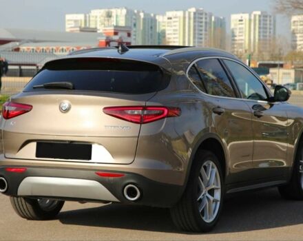 Коричневый Альфа stelvio, объемом двигателя 2 л и пробегом 32 тыс. км за 23000 $, фото 4 на Automoto.ua