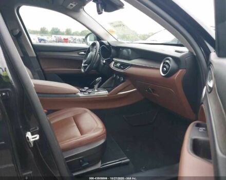 Красный Альфа stelvio, объемом двигателя 2 л и пробегом 30 тыс. км за 5000 $, фото 3 на Automoto.ua