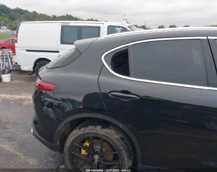 Красный Альфа stelvio, объемом двигателя 2 л и пробегом 30 тыс. км за 5000 $, фото 4 на Automoto.ua