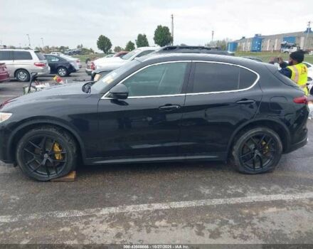 Красный Альфа stelvio, объемом двигателя 2 л и пробегом 30 тыс. км за 5000 $, фото 12 на Automoto.ua