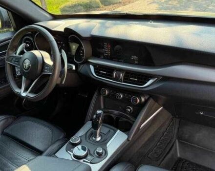 Серый Альфа stelvio, объемом двигателя 2 л и пробегом 88 тыс. км за 6500 $, фото 11 на Automoto.ua