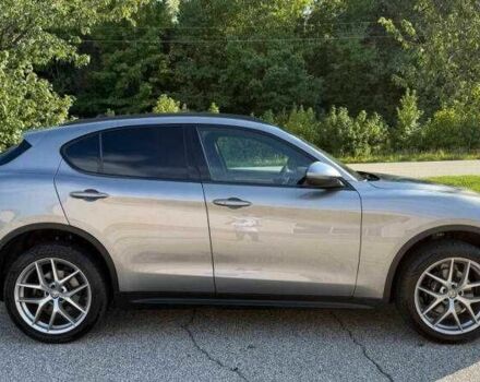 Серый Альфа stelvio, объемом двигателя 2 л и пробегом 88 тыс. км за 6500 $, фото 4 на Automoto.ua