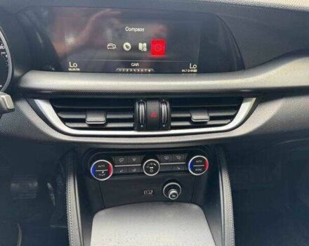 Серый Альфа stelvio, объемом двигателя 2 л и пробегом 37 тыс. км за 5400 $, фото 7 на Automoto.ua