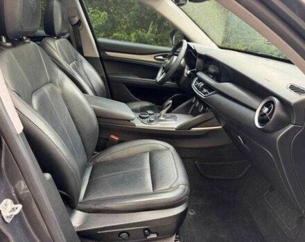 Серый Альфа stelvio, объемом двигателя 2 л и пробегом 37 тыс. км за 5400 $, фото 9 на Automoto.ua