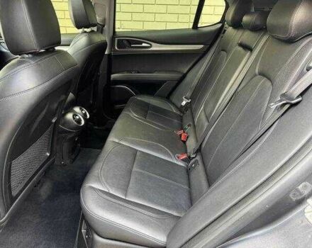 Серый Альфа stelvio, объемом двигателя 2 л и пробегом 37 тыс. км за 5400 $, фото 10 на Automoto.ua