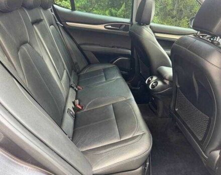 Серый Альфа stelvio, объемом двигателя 2 л и пробегом 37 тыс. км за 5400 $, фото 11 на Automoto.ua