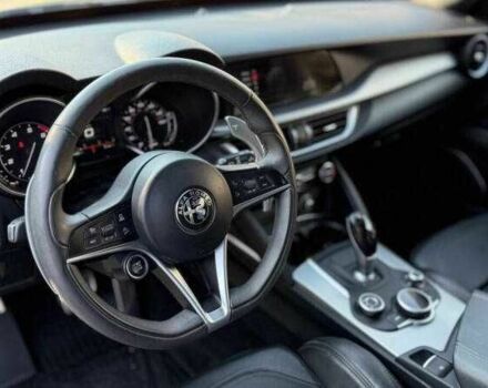 Серый Альфа stelvio, объемом двигателя 2 л и пробегом 88 тыс. км за 6500 $, фото 8 на Automoto.ua