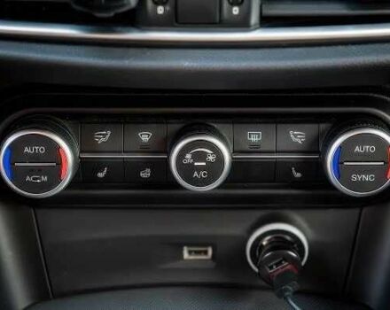 Серый Альфа stelvio, объемом двигателя 0 л и пробегом 65 тыс. км за 11500 $, фото 10 на Automoto.ua