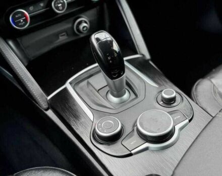 Серый Альфа stelvio, объемом двигателя 2 л и пробегом 47 тыс. км за 4300 $, фото 11 на Automoto.ua