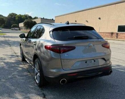 Серый Альфа stelvio, объемом двигателя 2 л и пробегом 88 тыс. км за 6500 $, фото 5 на Automoto.ua