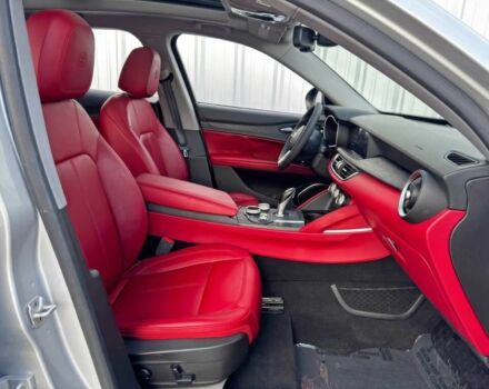 Серый Альфа stelvio, объемом двигателя 2 л и пробегом 49 тыс. км за 13300 $, фото 4 на Automoto.ua