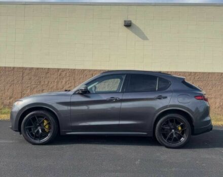 Серый Альфа stelvio, объемом двигателя 2 л и пробегом 36 тыс. км за 14900 $, фото 4 на Automoto.ua