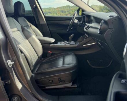 Серый Альфа stelvio, объемом двигателя 2 л и пробегом 36 тыс. км за 14900 $, фото 8 на Automoto.ua