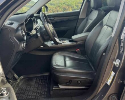 Серый Альфа stelvio, объемом двигателя 2 л и пробегом 36 тыс. км за 14900 $, фото 9 на Automoto.ua