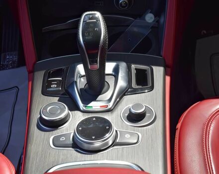 Сірий Альфа stelvio, об'ємом двигуна 2 л та пробігом 34 тис. км за 14300 $, фото 9 на Automoto.ua