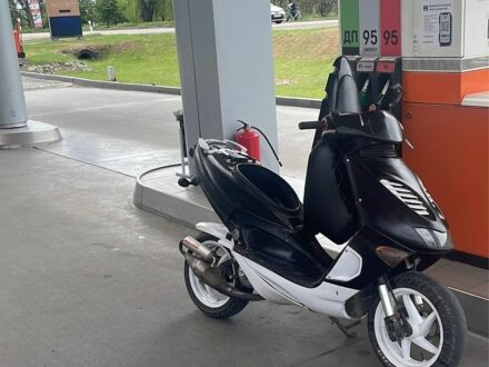 Априлия 5312 2003 в Александрие на Automoto.ua Априлия 5312, объемом двигателя 50 л и пробегом 0 тыс. км за 602 $, фото 1 на Automoto.ua