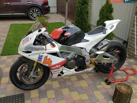 Априлия RSV4 2011 в Киеве на Automoto.ua Белый Априлия RSV4, объемом двигателя 1 л и пробегом 1 тыс. км за 3500 $, фото 1 на Automoto.ua
