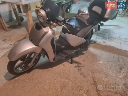 Априлія Scarabeo 125 2001 у Яворове на Automoto.ua Априлія Scarabeo 125, об'ємом двигуна 1.25 л та пробігом 100 тис. км за 300 $, фото 1 на Automoto.ua