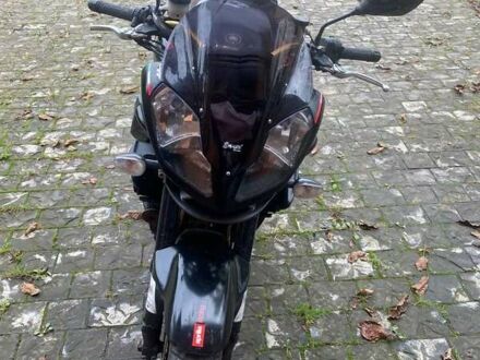 Априлия Tuono 1000 R 2011 в Луцке на Automoto.ua Черный Априлия Tuono 1000 R, объемом двигателя 1 л и пробегом 27 тыс. км за 2500 $, фото 1 на Automoto.ua