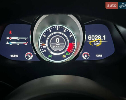 Черный Астон Мартин Вантаж, объемом двигателя 4 л и пробегом 32 тыс. км за 140000 $, фото 5 на Automoto.ua