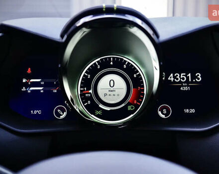 Жовтий Астон Мартін Вантаж, об'ємом двигуна 4 л та пробігом 4 тис. км за 140000 $, фото 42 на Automoto.ua