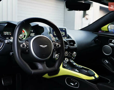 Жовтий Астон Мартін Вантаж, об'ємом двигуна 4 л та пробігом 4 тис. км за 140000 $, фото 35 на Automoto.ua