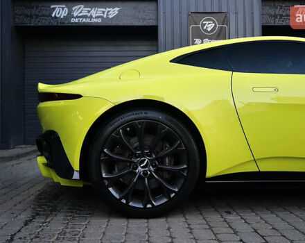 Жовтий Астон Мартін Вантаж, об'ємом двигуна 4 л та пробігом 4 тис. км за 140000 $, фото 1 на Automoto.ua