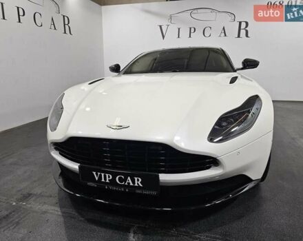 Белый Астон Мартин DB11, объемом двигателя 3.98 л и пробегом 36 тыс. км за 125555 $, фото 4 на Automoto.ua