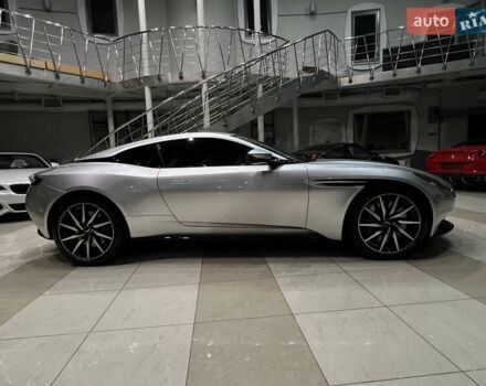 Черный Астон Мартин DB11, объемом двигателя 4 л и пробегом 43 тыс. км за 117000 $, фото 1 на Automoto.ua