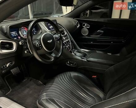 Черный Астон Мартин DB11, объемом двигателя 4 л и пробегом 43 тыс. км за 117000 $, фото 18 на Automoto.ua