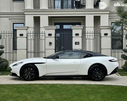 Астон Мартин DB11, объемом двигателя 4 л и пробегом 33 тыс. км за 175000 $, фото 8 на Automoto.ua