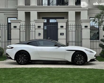 Астон Мартин DB11, объемом двигателя 4 л и пробегом 33 тыс. км за 175000 $, фото 26 на Automoto.ua