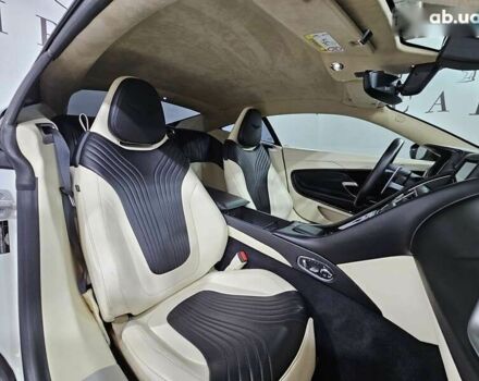 Астон Мартин DB11, объемом двигателя 4 л и пробегом 36 тыс. км за 108999 $, фото 5 на Automoto.ua