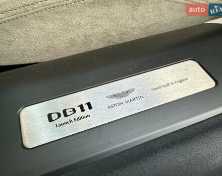 Синий Астон Мартин DB11, объемом двигателя 5.2 л и пробегом 20 тыс. км за 140000 $, фото 18 на Automoto.ua