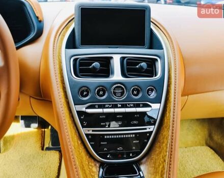 Синий Астон Мартин DB11, объемом двигателя 4 л и пробегом 20 тыс. км за 114999 $, фото 19 на Automoto.ua