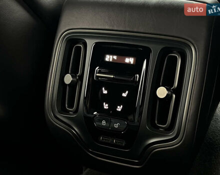 Астон Мартин DBX 2021 в Киеве на Automoto.ua Черный Астон Мартин DBX, объемом двигателя 3.98 л и пробегом 61 тыс. км за 135000 $, фото 24 на Automoto.ua