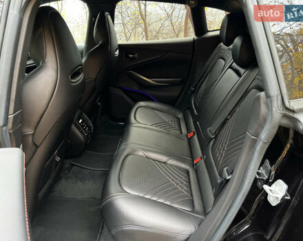 Черный Астон Мартин DBX, объемом двигателя 3.98 л и пробегом 63 тыс. км за 129900 $, фото 18 на Automoto.ua