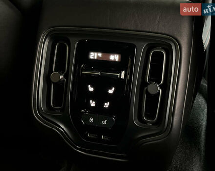 Черный Астон Мартин DBX, объемом двигателя 3.98 л и пробегом 63 тыс. км за 129900 $, фото 21 на Automoto.ua