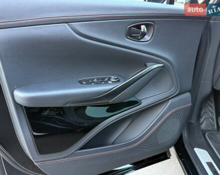 Черный Астон Мартин DBX, объемом двигателя 3.98 л и пробегом 2 тыс. км за 184999 $, фото 17 на Automoto.ua