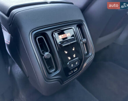 Черный Астон Мартин DBX, объемом двигателя 3.98 л и пробегом 2 тыс. км за 184999 $, фото 26 на Automoto.ua