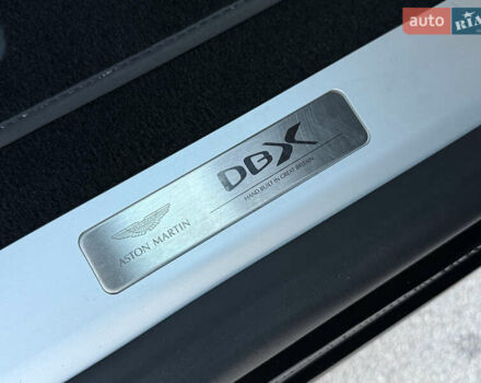Черный Астон Мартин DBX, объемом двигателя 3.98 л и пробегом 2 тыс. км за 184999 $, фото 52 на Automoto.ua