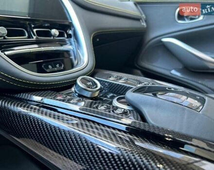 Серый Астон Мартин DBX 707, объемом двигателя 3.98 л и пробегом 10 тыс. км за 238000 $, фото 8 на Automoto.ua