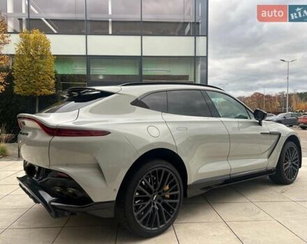 Серый Астон Мартин DBX 707, объемом двигателя 3.98 л и пробегом 10 тыс. км за 238000 $, фото 2 на Automoto.ua