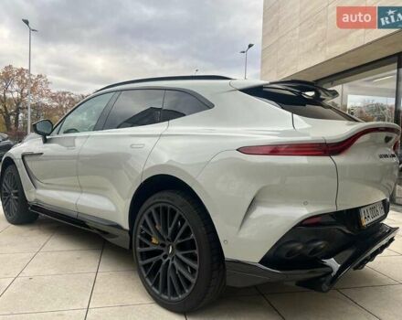 Серый Астон Мартин DBX 707, объемом двигателя 3.98 л и пробегом 10 тыс. км за 238000 $, фото 3 на Automoto.ua