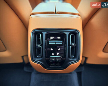 Серый Астон Мартин DBX 707, объемом двигателя 3.98 л и пробегом 11 тыс. км за 265000 $, фото 52 на Automoto.ua