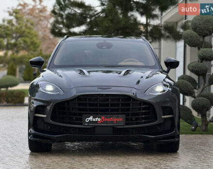 Серый Астон Мартин DBX 707, объемом двигателя 3.98 л и пробегом 11 тыс. км за 265000 $, фото 4 на Automoto.ua
